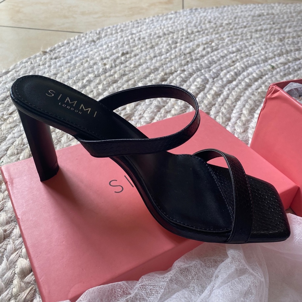 SIMMI LONDON Wide Fit Black Snake Print Mid Heels
